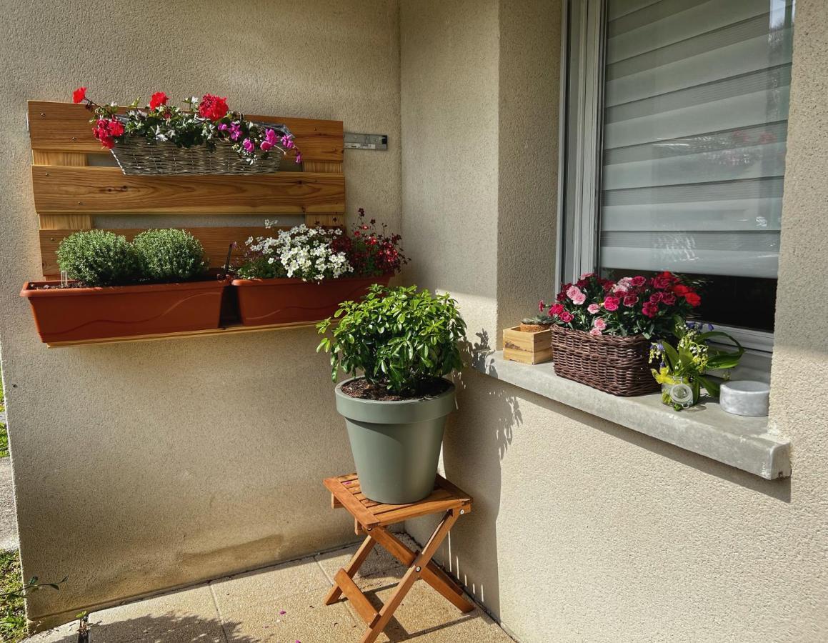 Apartment La Voulzie - Proche Centre Avec Parking Prive Provins